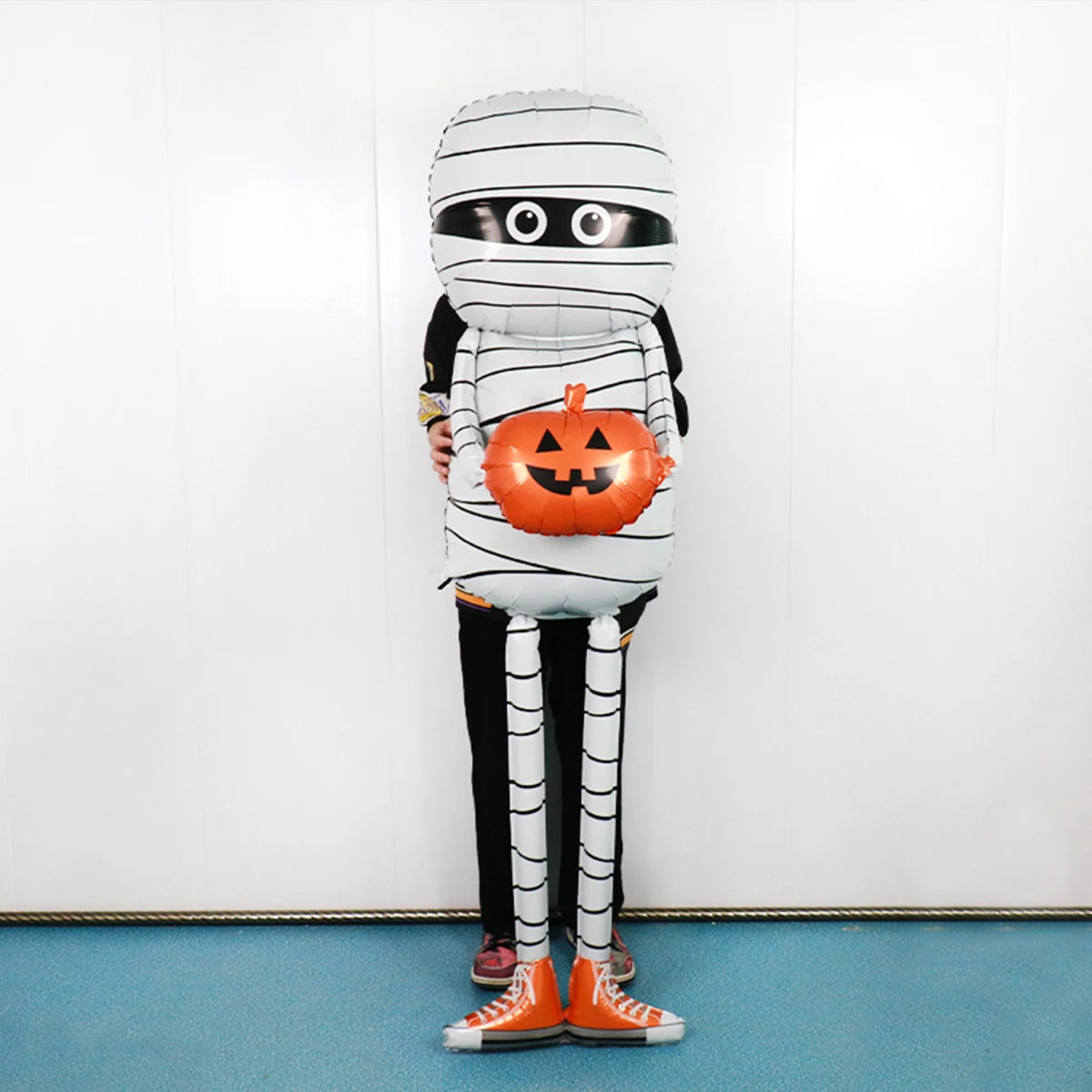 Halloween Mummy Holding Pumpkin Aluminum Foil Balloon